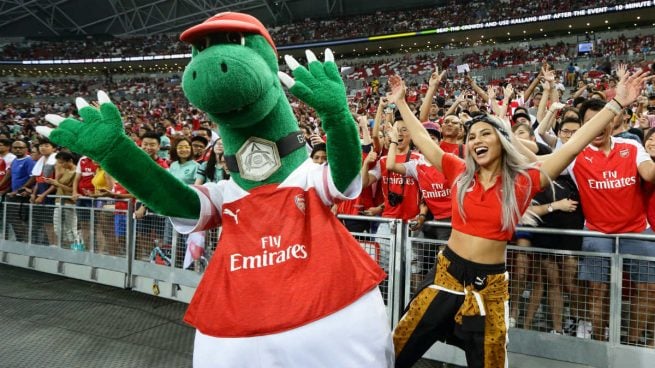 Mascota Arsenal: Özil salva a 'Gunnersaurus', pagará su sueldo